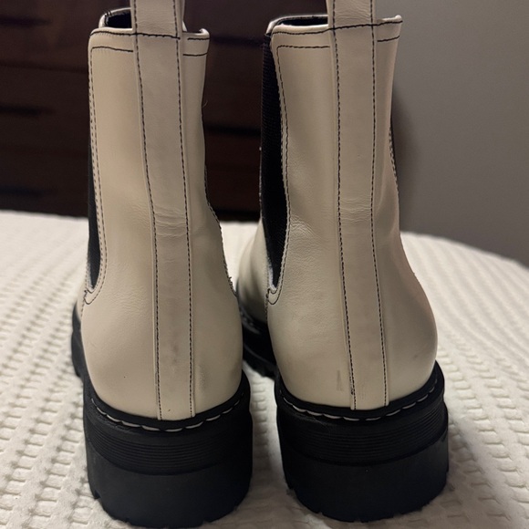 Marc Fisher White Leather Chelsea Platform Boots with Black Sole - Picture 5 of 5